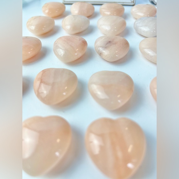 One Peach Aventurine Mini Heart Crystal Pocket Stone Crystal Carving Healing Gem - Picture 5 of 10